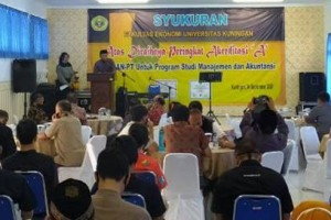 Sykuran Fakultas Ekonomi Uniku atas raihan peringkat akreditasi A.